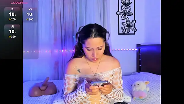 SofyCastillo2 online show from 10/27/25, 06:01
