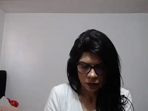 Snapshot of abrilsex23 chatting on 10/05/25, 09:24 abrilsex23 online show from 10/05/25, 09:24