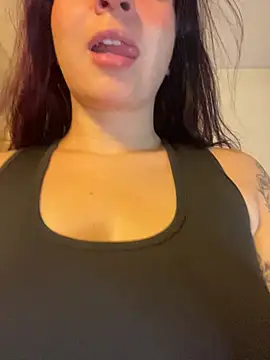 Snapshot of came_lia1 chatting on 11/13/25, 03:05 came lia1 online show from 11/13/25, 03:05