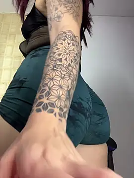 Snapshot of came_lia1 chatting on 11/24/25, 04:34 came lia1 online show from 11/24/25, 04:34