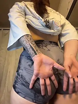 Snapshot of came_lia1 chatting on 03/17/26, 03:55 came lia1 online show from 03/17/26, 03:55