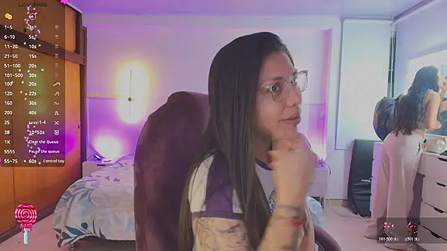 Snapshot of kloe28 chatting on 07/22/26, 03:53 kloe28 online show from 07/22/26, 03:53
