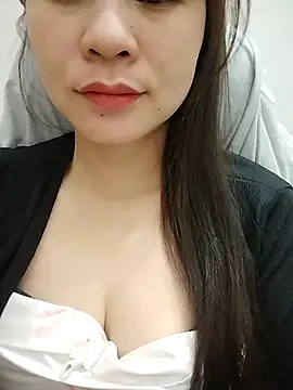 Girl Shy2000 online show from 11/11/25, 10:21