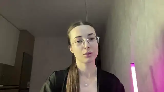 Feynelle online show from 10/23/25, 09:02