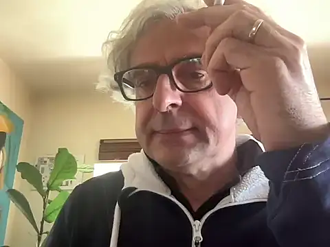 Snapshot of chtentation chatting on 02/25/26, 11:42 chtentation online show from 02/25/26, 11:42