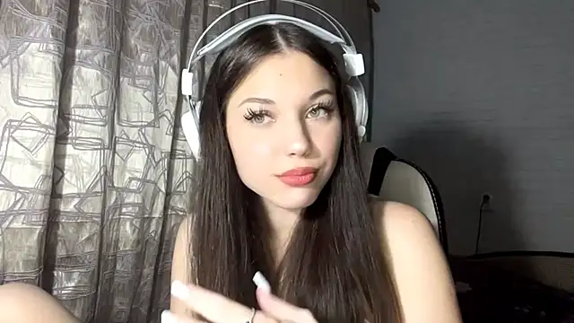 Tyrira glow online show from 10/15/25, 01:00