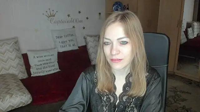 Snapshot of Tiffany_Bates chatting on 10/25/25, 03:36 Tiffany Bates online show from 10/25/25, 03:36