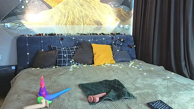 MilaYumi online show from 03/15/26, 09:59