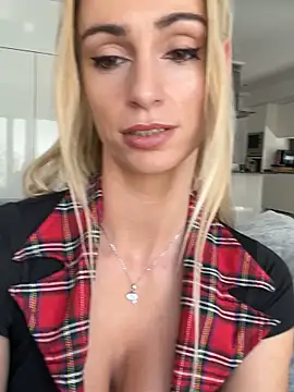 ericafontesx online show from 10/10/25, 12:04