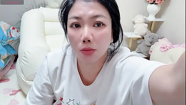 Snapshot of Huanhuan- chatting on 06/03/26, 04:34 Huanhuan- online show from 06/03/26, 04:34
