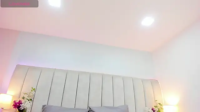 EllaaThorne online show from 11/18/25, 07:51