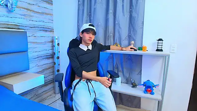 Lovers 21 online show from 10/15/25, 09:15