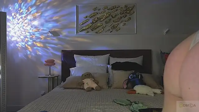 Nicole Broown  online show from 11/21/25, 08:51