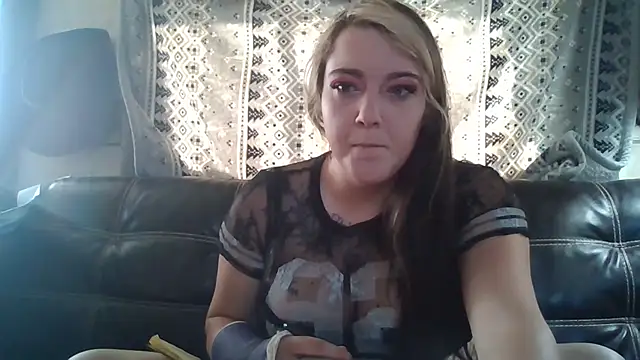 Snapshot of midnightminx803532 chatting on 09/25/25, 05:05 midnightminx803532 online show from 09/25/25, 05:05