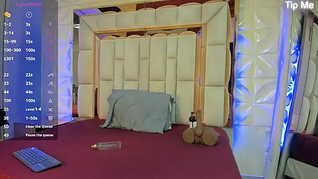 Sarah Adamss online show from 11/26/25, 11:55