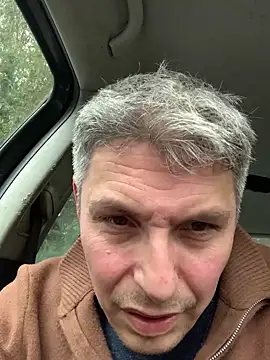 CerveniXXL online show from 10/17/25, 04:09