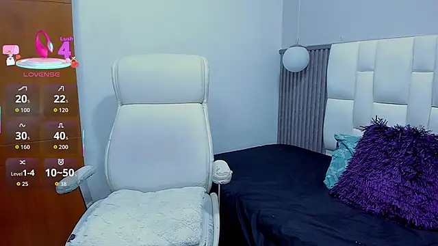 Snapshot of karoline_torres chatting on 10/06/25, 09:01 karoline torres online show from 10/06/25, 09:01