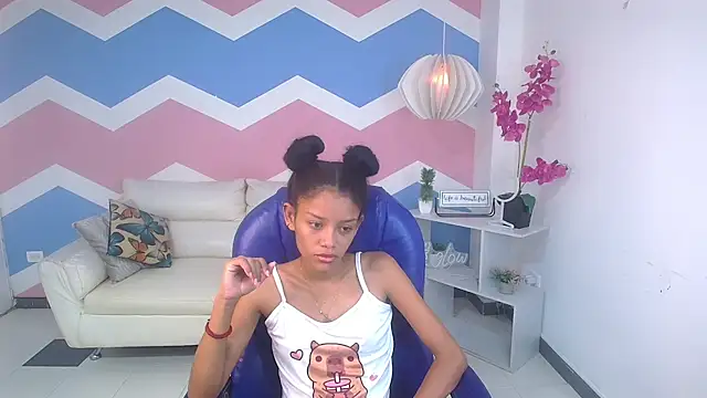 adisson petite1 online show from 10/07/25, 12:24
