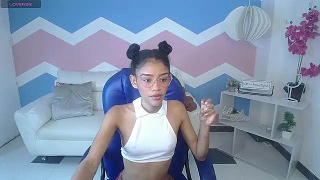 adisson petite1 online show from 11/08/25, 01:11