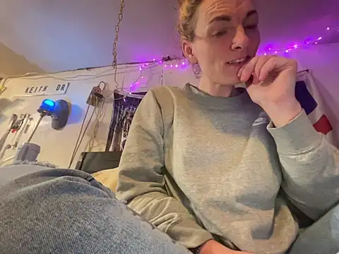 Snapshot of arianna1993 chatting on 02/06/26, 08:51 arianna1993 online show from 02/06/26, 08:51