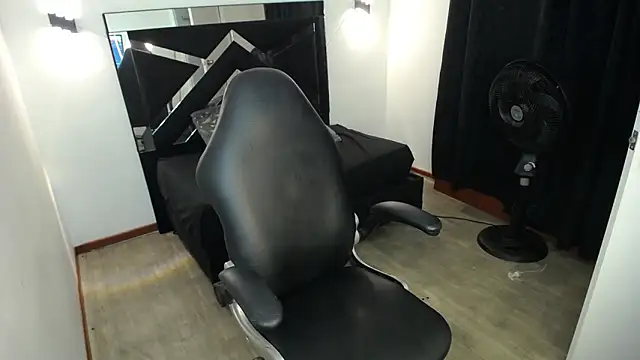 MarianaRojas  online show from 05/15/26, 05:58