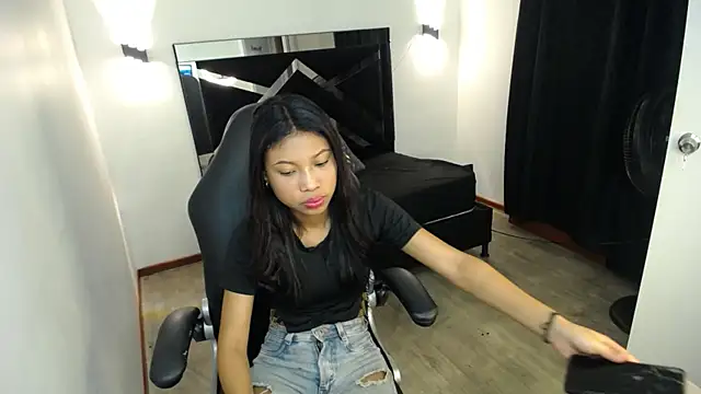 Snapshot of MarianaRojas_ chatting on 07/17/26, 03:57 MarianaRojas online show from 07/17/26, 03:57