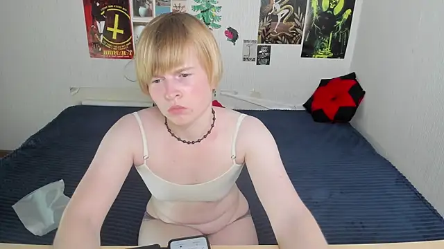 Snapshot of Cattie_w_ chatting on 06/17/26, 01:19 Cattie w online show from 06/17/26, 01:19