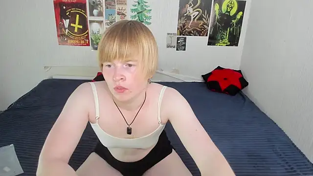 Snapshot of Cattie_w_ chatting on 06/19/26, 01:10 Cattie w online show from 06/19/26, 01:10