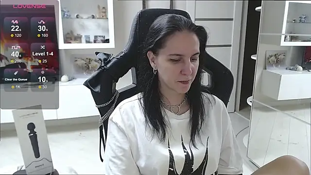 Irwi Tomboy online show from 10/21/25, 09:15