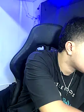 Snapshot of loki32men chatting on 10/06/25, 07:33 loki32men online show from 10/06/25, 07:33