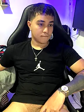 Snapshot of loki32men chatting on 10/08/25, 04:43 loki32men online show from 10/08/25, 04:43