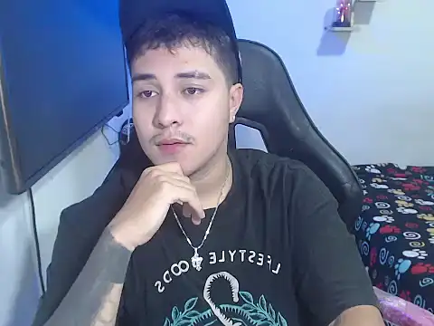 Snapshot of loki32men chatting on 10/11/25, 05:17 loki32men online show from 10/11/25, 05:17