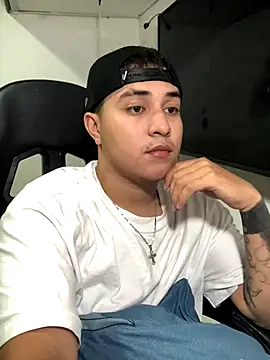 Snapshot of loki32men chatting on 10/14/25, 03:18 loki32men online show from 10/14/25, 03:18