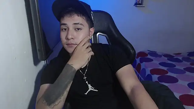 Snapshot of loki32men chatting on 10/16/25, 04:24 loki32men online show from 10/16/25, 04:24