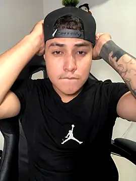 Snapshot of loki32men chatting on 10/31/25, 04:24 loki32men online show from 10/31/25, 04:24