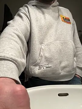 Snapshot of straight2fucked chatting on 03/04/26, 06:47 straight2fucked online show from 03/04/26, 06:47