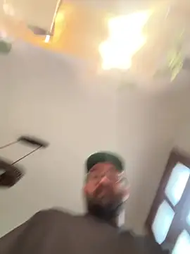 Snapshot of straight2fucked chatting on 03/05/26, 08:21 straight2fucked online show from 03/05/26, 08:21