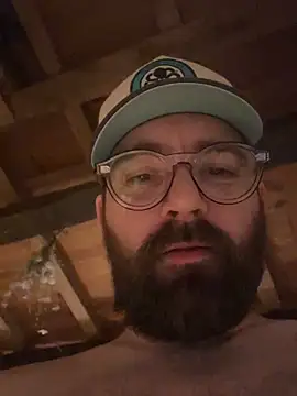 Snapshot of straight2fucked chatting on 03/09/26, 12:03 straight2fucked online show from 03/09/26, 12:03