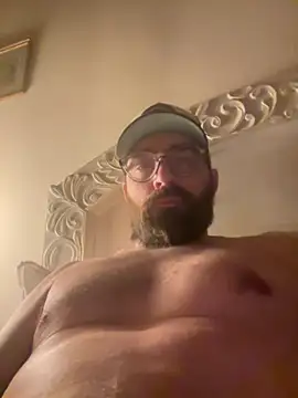 Snapshot of straight2fucked chatting on 03/12/26, 12:06 straight2fucked online show from 03/12/26, 12:06