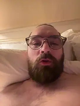 Snapshot of straight2fucked chatting on 03/16/26, 12:17 straight2fucked online show from 03/16/26, 12:17