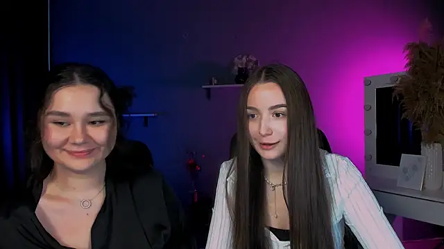 Snapshot of leslie_bird chatting on 10/01/25, 01:28 leslie bird online show from 10/01/25, 01:28