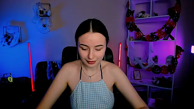 Snapshot of leslie_bird chatting on 10/24/25, 08:55 leslie bird online show from 10/24/25, 08:55