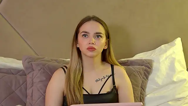Snapshot of AnitaVenture chatting on 04/29/26, 04:27 AnitaVenture online show from 04/29/26, 04:27