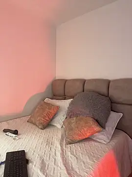 Dania Oconor online show from 11/18/25, 10:36