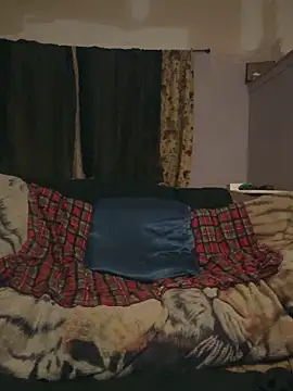 Snapshot of ThrowedWorldWide chatting on 11/17/25, 01:44 ThrowedWorldWide online show from 11/17/25, 01:44