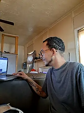 ThrowedWorldWide online show from 12/03/25, 02:37