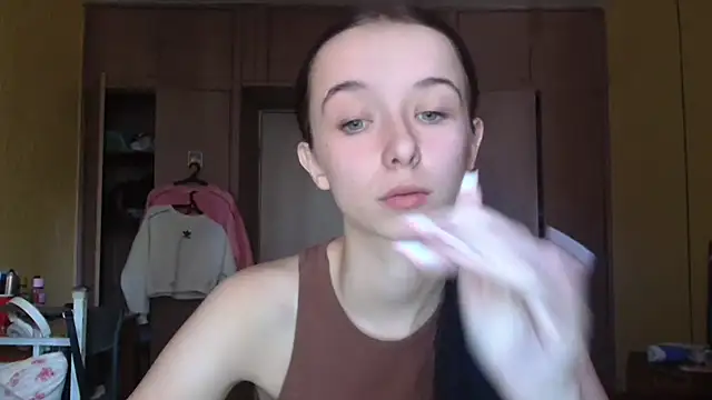 Emilia Light online show from 10/05/25, 07:28