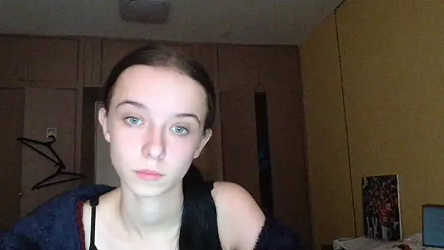 Emilia Light online show from 10/08/25, 06:00