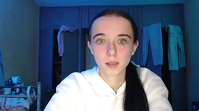 Emilia Light online show from 10/19/25, 09:43