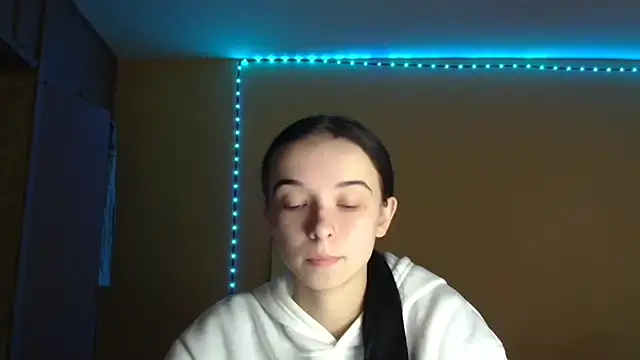 Emilia Light online show from 10/22/25, 07:41